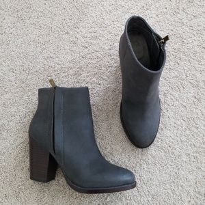 New!! Urban Outfitters Dark gray booties size 8